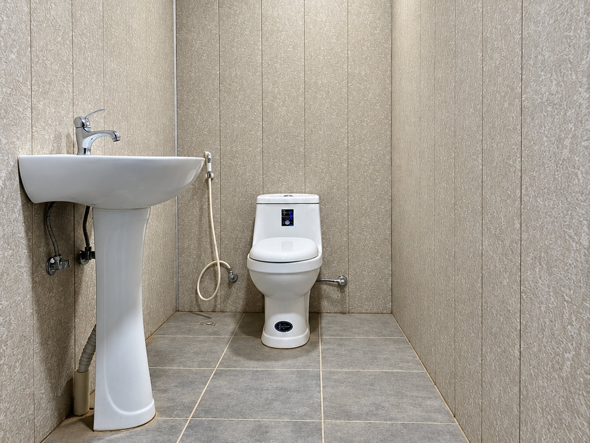 Room with en-suite restroom — photo 2