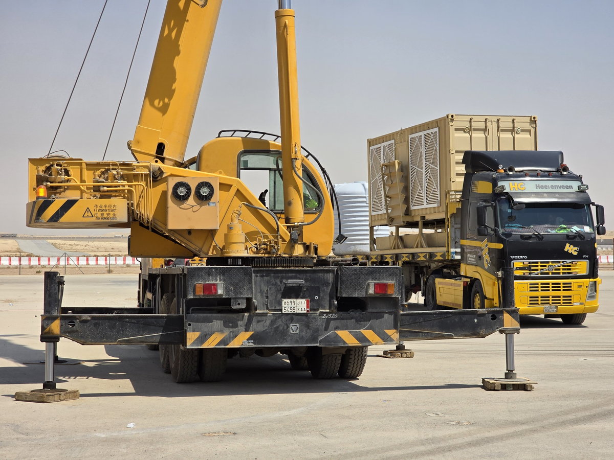 Transport and cranes — photo 3