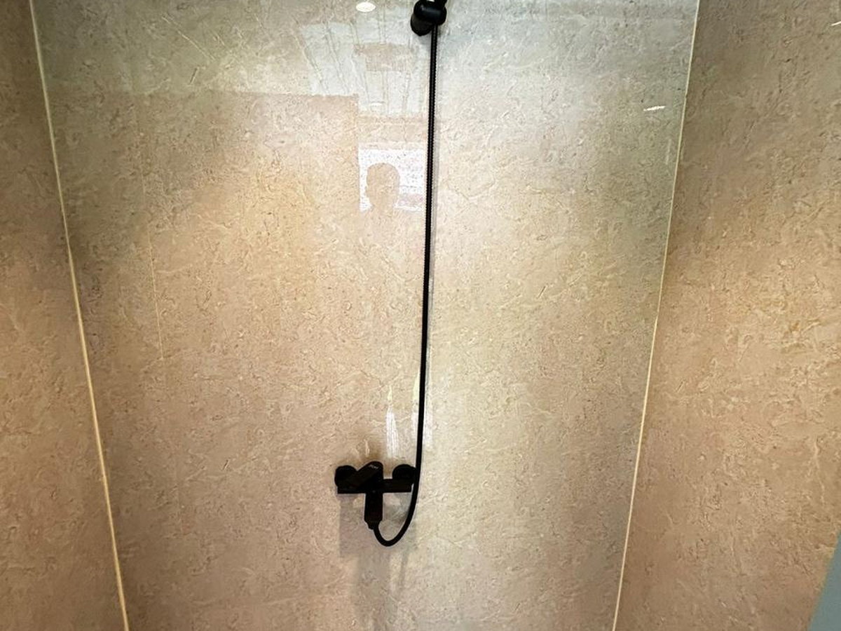 20 ft shower unit — photo 3