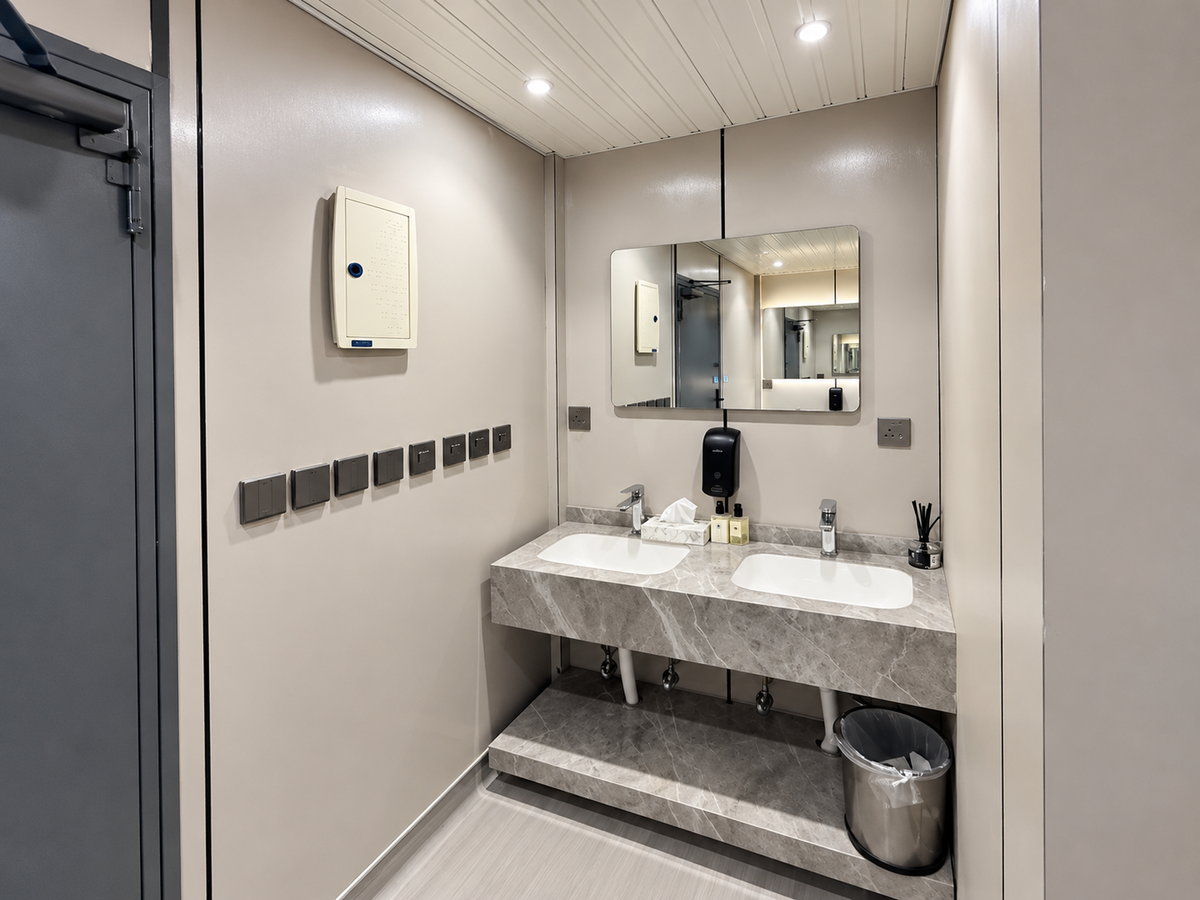 32 ft restroom — 8 cabins