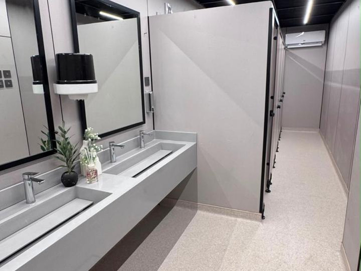 40 ft restroom — 10 cabins, Premium
