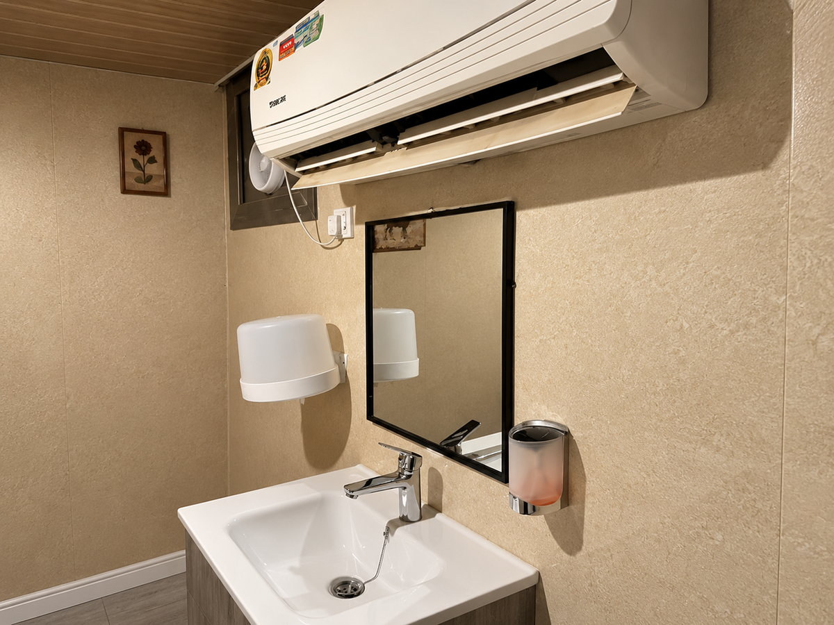 Accessible restroom — double, Premium — photo 3