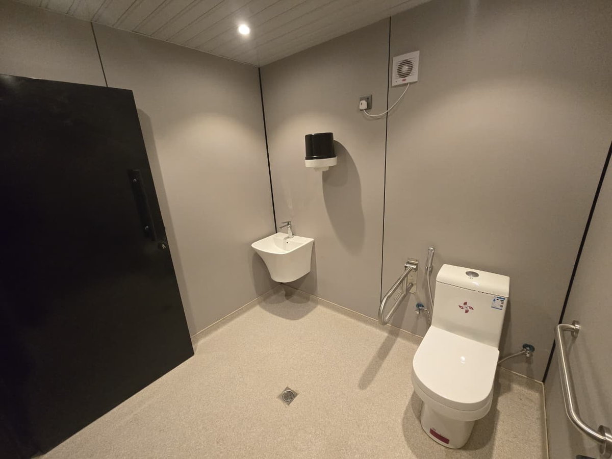 Accessible restroom — single, Premium — photo 2