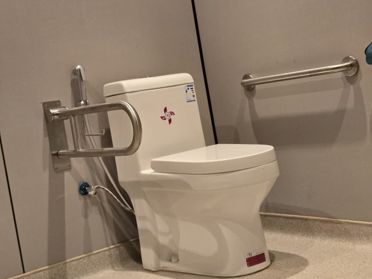 Accessible restroom — single, Premium — photo 3